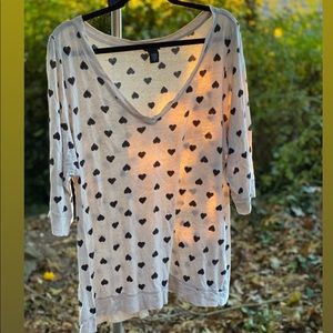 Torrid Size 3 Heart Print V-neck T-Shirt